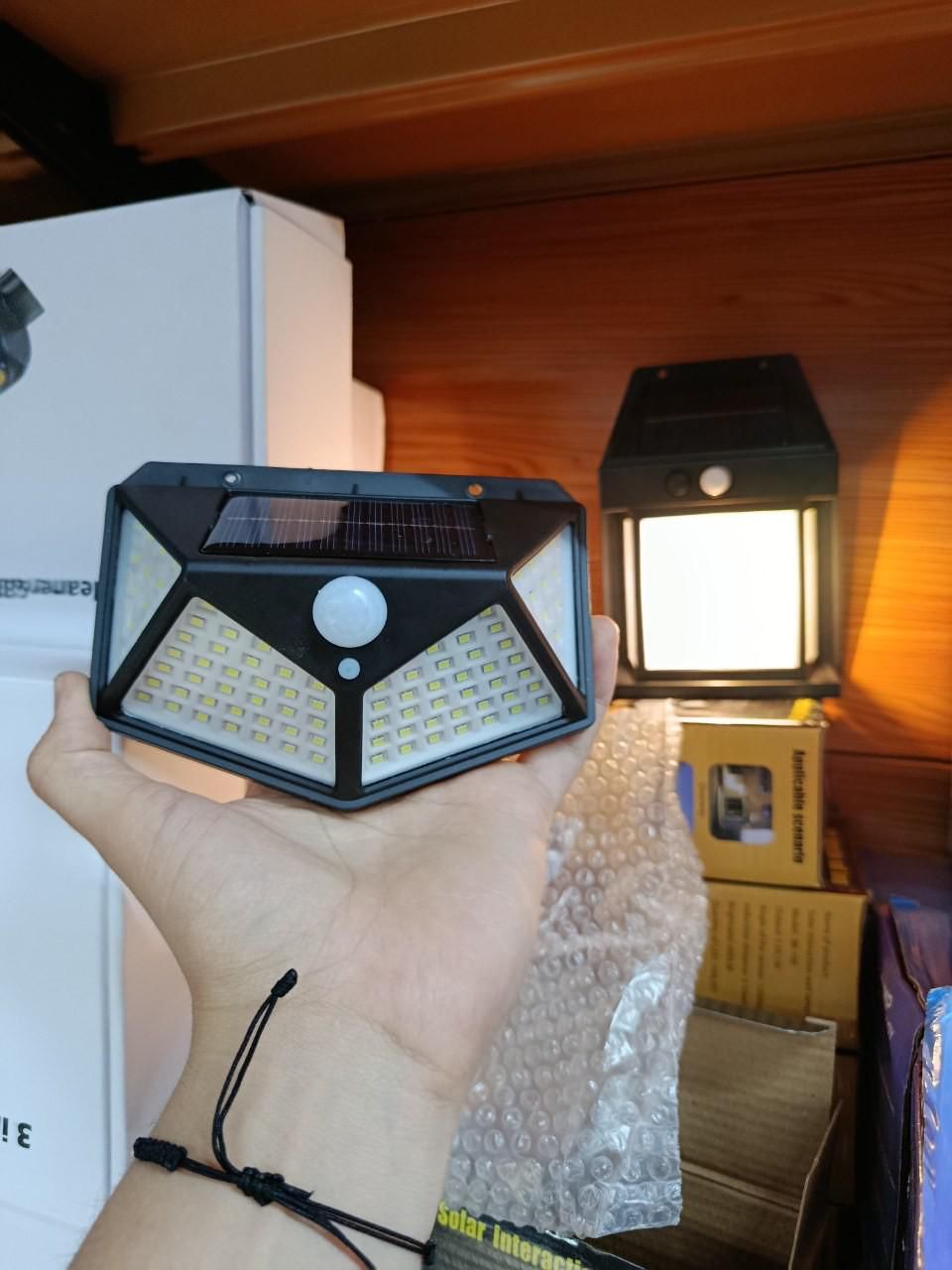 Packs de Lamparas LED SOLAR® Premium. Con sensor de movimiento e Impermeable